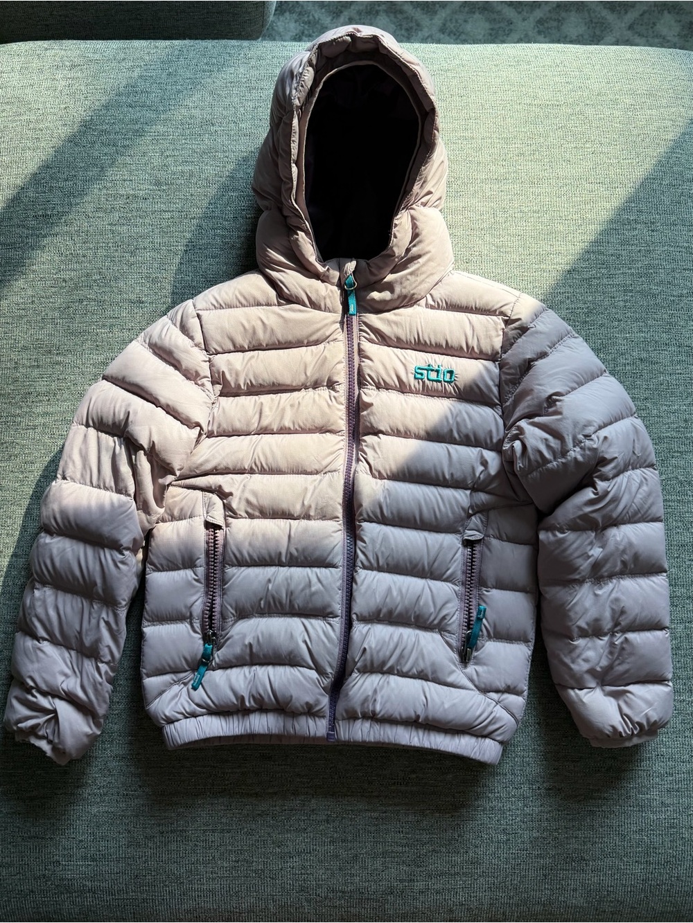 Stio Kids Hooded Puffer Jacket in Pale Mauve with Teal Accents